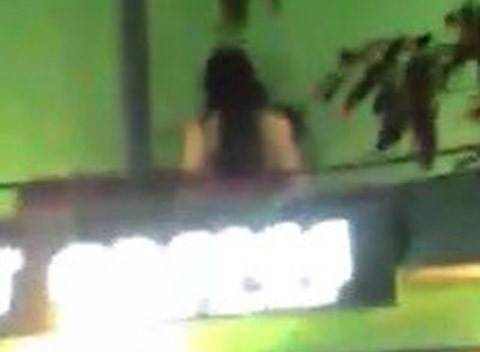 Hà Nội: Quay clip 'cảnh nóng' đôi trẻ trên mái nhà rồi hò reo