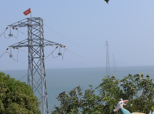 Khánh thành đường điện vượt biển đầu tiên ở Việt Nam