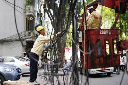 CMC Telecom chung tay dọn “rác trời” làm đẹp thành phố