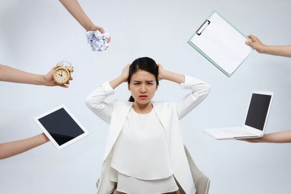 Gái công sở: Niềm tự hào bỏ việc đi buôn