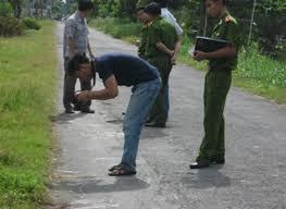 TP.HCM: Chở xác người bằng xe máy rồi bỏ lại giữa đường