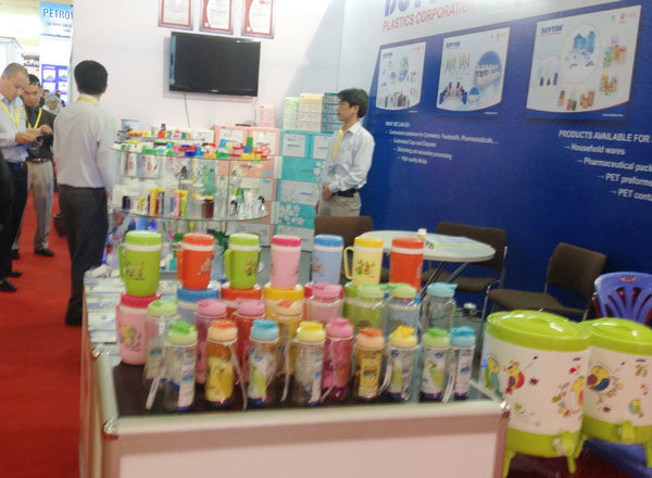 Đèn điện, bánh đậu xanh thống trị thị trường Myanmar