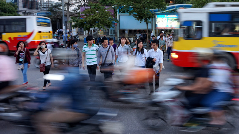 Thót tim ở trạm trung chuyển xe buýt lớn nhất HN