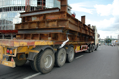 Bộ trưởng Thăng đề nghị xử nghiêm xe quá tải gắn logo