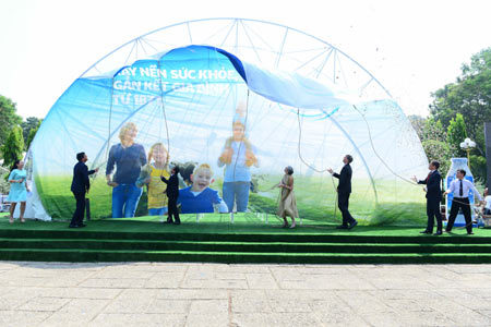 Mô hình chai sữa đạt kỷ lục Guinness lớn nhất Việt Nam