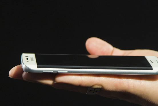 Samsung lãi lớn nhờ học theo Apple