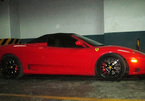 Siêu xe Ferrari 360 Spider nằm phủ bụi trong hầm xe Sài Gòn