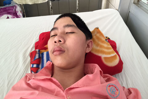 Thương cảnh nghèo cha con lại cùng nằm viện