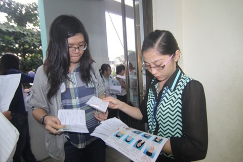 Lo thiếu tiền, hổng nhân sự trước kì thi THPT quốc gia
