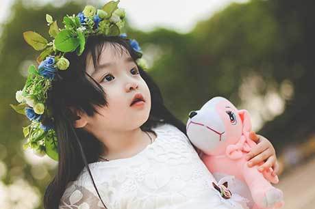 Bé gái 3 tuổi xinh như thiên thần khiến người xem không thể rời mắt