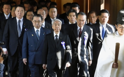 Hơn trăm nghị sĩ Nhật viếng thăm ngôi đền 