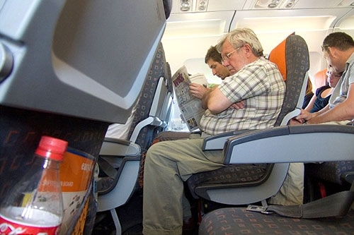 Máy bay ngày càng nhồi nhét khách, ăn bớt dịch vụ