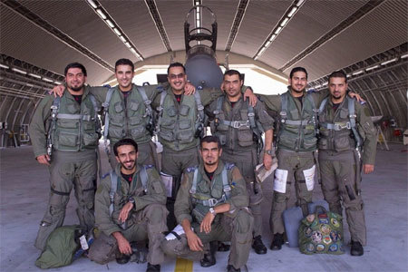 Hoàng tử Ảrập tặng siêu xe cho hàng loạt phi công