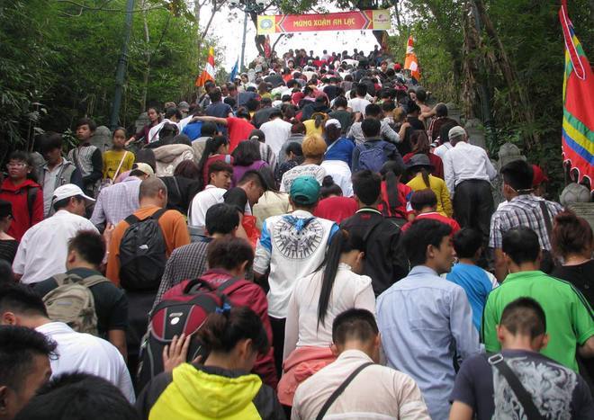 Hơn 2 triệu lượt khách đổ về Yên Tử trong mùa lễ hội