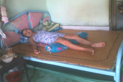 Nếu dành tiền chữa bệnh cho vợ thì con đói