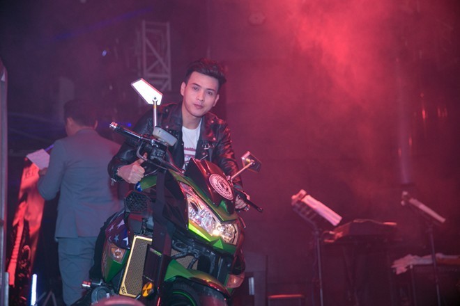 Môtô 500 triệu của Hồ Quang Hiếu chỉ là hàng mượn