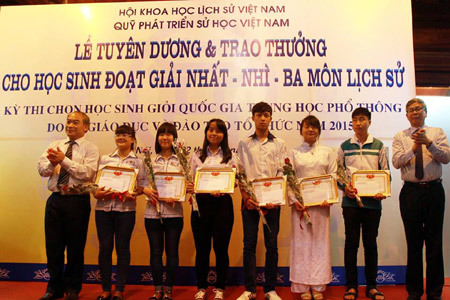 Không tuyển thẳng học sinh giỏi QG phải báo trước 3 năm