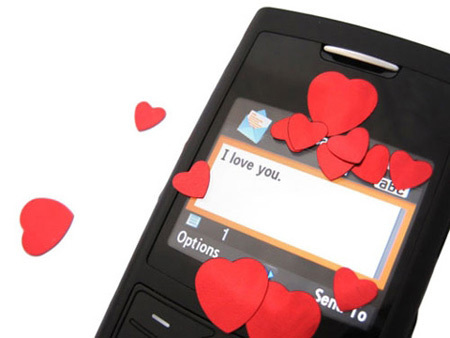 10 lý do quý ông không tin vào tin nhắn 'em yêu anh'