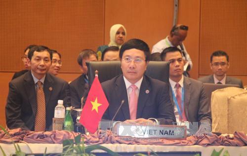 Ngoại trưởng ASEAN quan ngại hoạt động bồi đắp ở Biển Đông