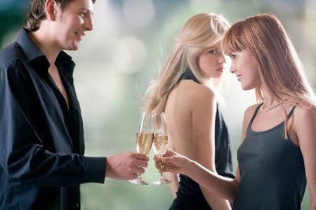 Kẻ “giật chồng” tới nhà đòi phí... ngoại tình
