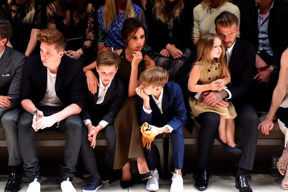 Cả nhà Beckham sành điệu đi xem thời trang