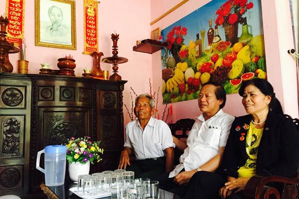 Thứ trưởng Trương Minh Tuấn thăm, tặng quà huyện A Lưới