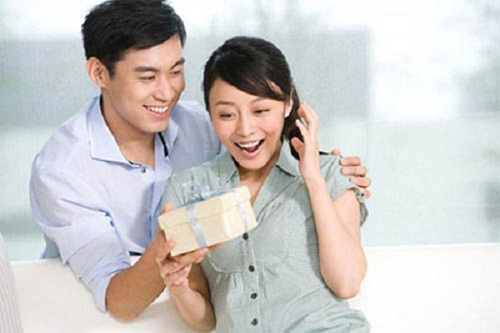 Choáng váng với sở thích “sưu tập đồ giả” của chồng