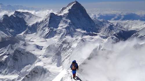 Đỉnh Everest sụt 2,4 centimet sau động đất