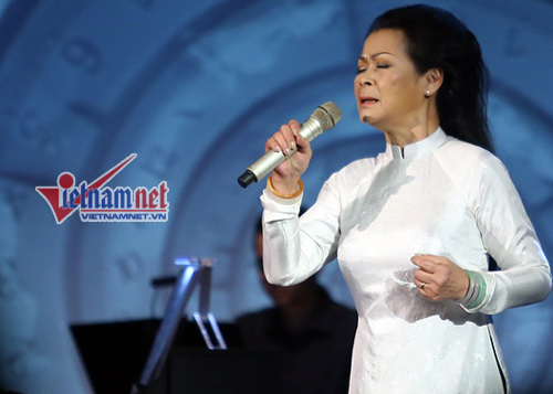 Khánh Ly về Hà Nội sau nỗi đau mất chồng