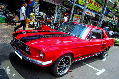 Mustang cổ hàng độc tại Sài Gòn