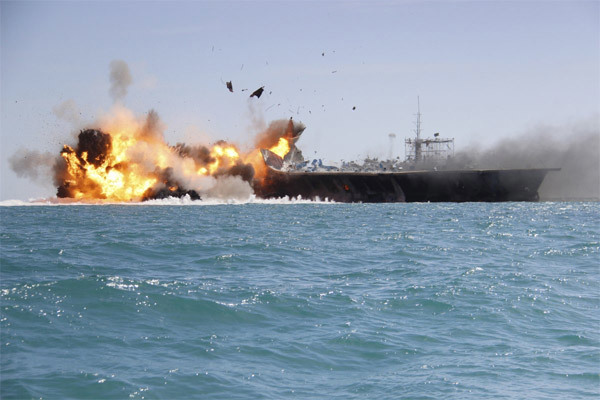 Lộ diện tàu sân bay giả của Iran