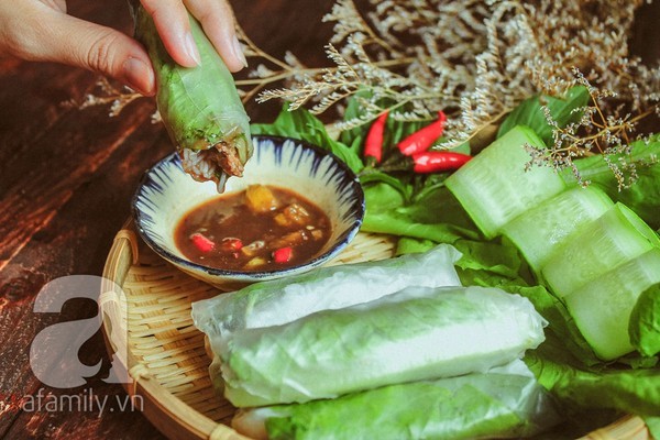 Bánh tráng cuốn thịt luộc cho bữa trưa ngon lành nhanh gọn