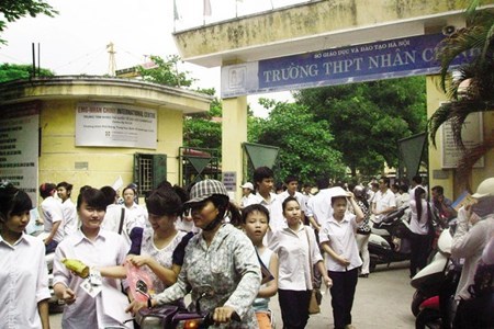 Phụ huynh mất ngủ vì 'rồng vàng' cạnh tranh vào lớp 10