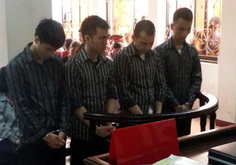 Y án sơ thẩm nhóm công an xã đánh chết dân