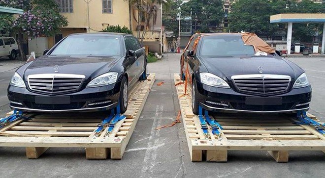 Bộ đôi limousine Mercedes chống đạn đầu tiên về Việt Nam