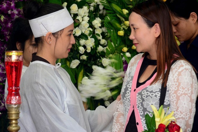 Sự kiên cường đáng phục của vợ Duy Nhân