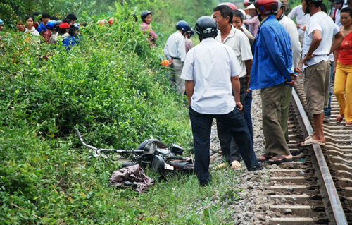 Nỗi ám ảnh từ những cú tạt đầu ô tô kinh hoàng của xe đạp điện