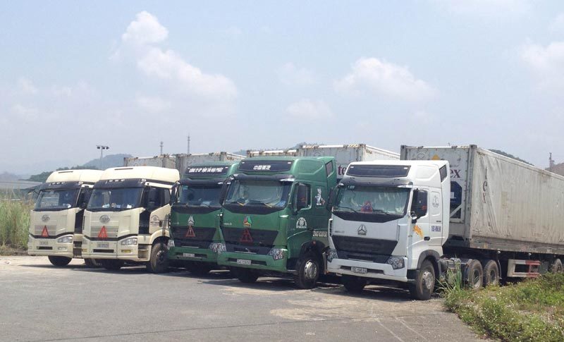 Hơn 500 xe đông lạnh ùn tắc tại cửa khẩu Lào Cai