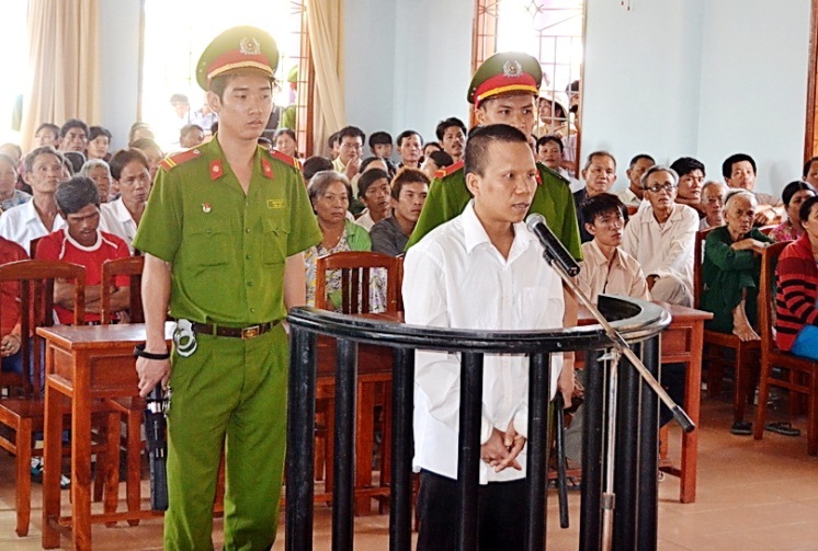 Sợ bị mách mẹ, nam thanh niên hung hăng đâm chết người