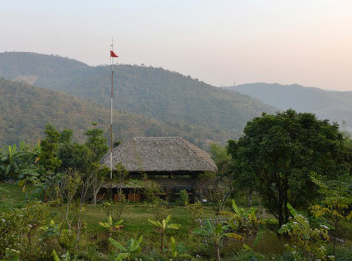 Đại gia xây nhà rộng, ao cá trên đất đồi nghìn mét