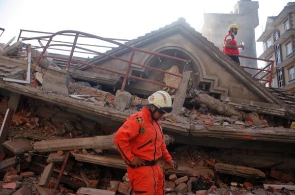 Thế giới 24h: Động đất lại tàn phá nóc nhà thế giới