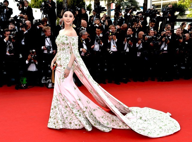 Những bộ cánh xa xỉ đổ bộ Cannes 2015