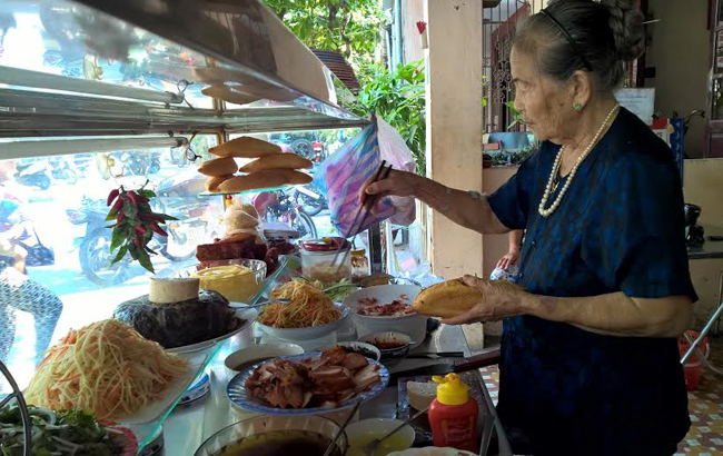 'Nữ hoàng bánh mỳ' Hội An: Lão bà 80 nức tiếng 5 châu