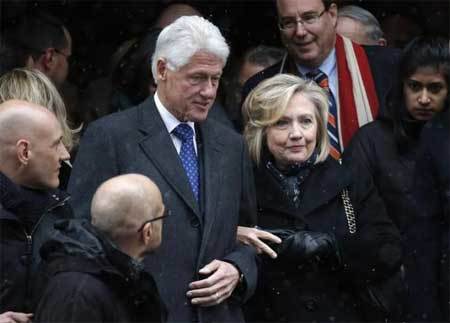 Số tiền khủng Hillary và Bill Clinton kiếm được từ diễn thuyết
