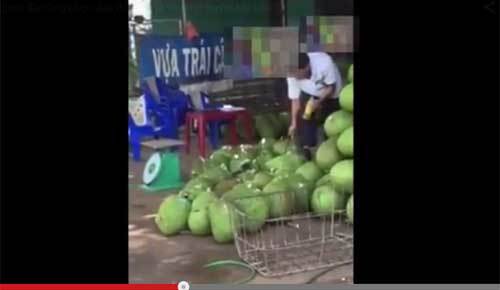 Đổ 'chất lạ' vào mít trước khi đem bán