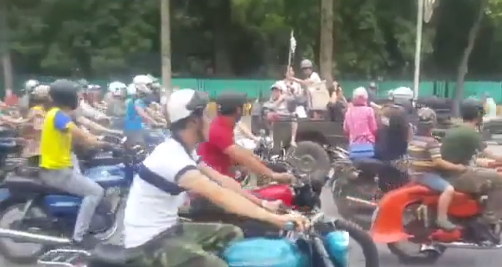 200 xe Minsk nhả khói đại náo Hà Nội