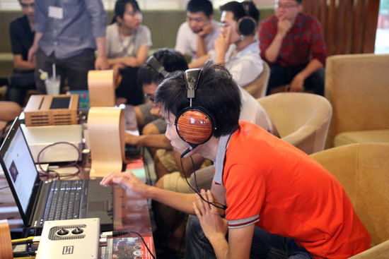 Tai nghe công nghệ từ phẳng xuất hiện tại Hà Nội