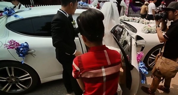 Clip đám cưới siêu sang với đoàn rước dâu toàn siêu xe ở Hà Tĩnh