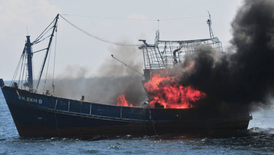 Xem Indonesia đánh mìn nổ tung 41 tàu cá nước ngoài