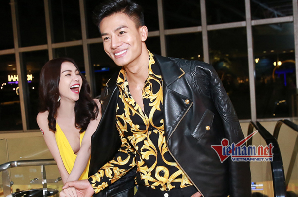 Trà Ngọc Hằng gợi cảm, hớ hênh bên Hiếu Nguyễn